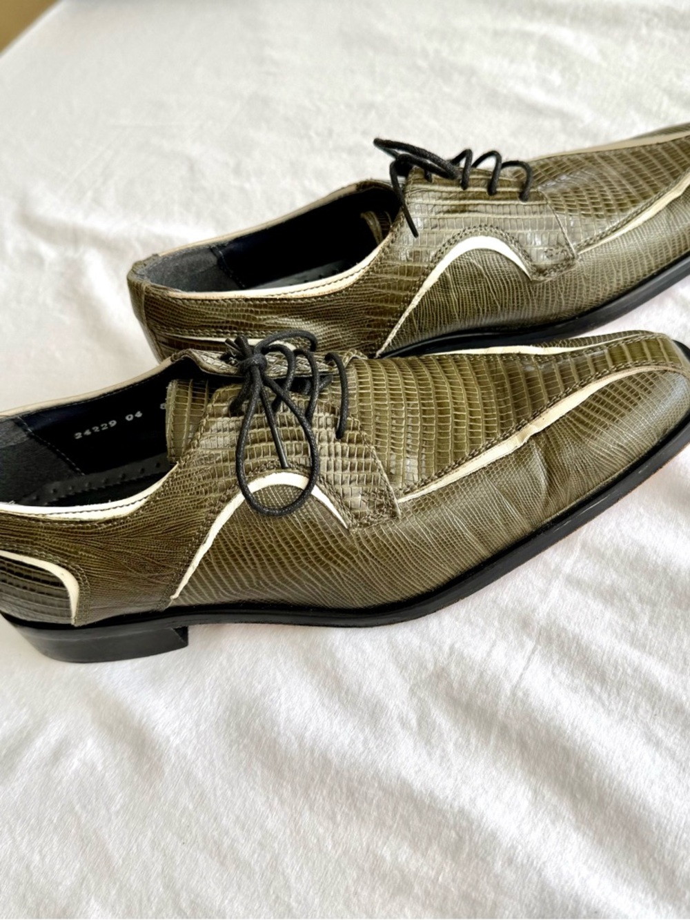 Stacy Adams Olive Green Lizard-Texture Lace-Up Oxfords with White Trim